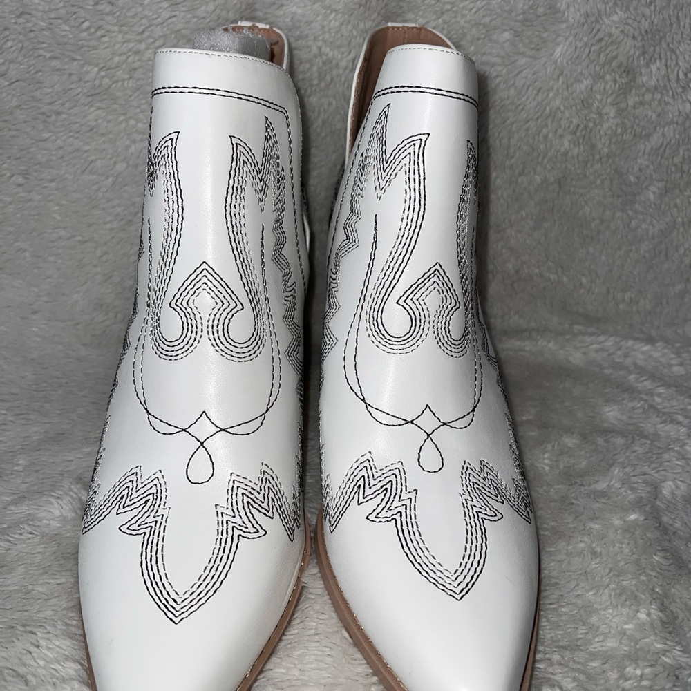 Stylish SelRoys White Embroidered Women's Ankle Boots